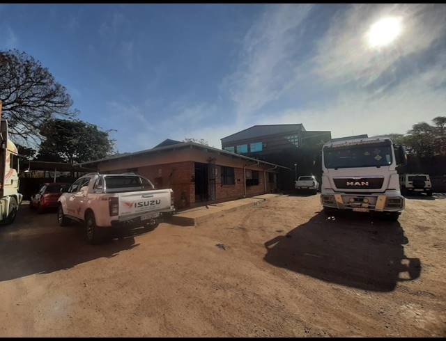 1,660M² INDUSTRIAL YARD TO LET IN WESTMEAD